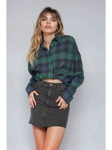 Monki Spódnica dżinsowa w kolorze antracytowym rozmiar: 36. Czarne spódnice Monki, bez wzorów, klasyczne, mini. Za 39,99 zł.