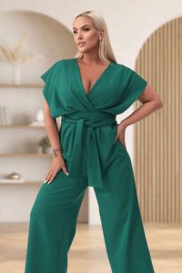 Elegancki kombinezon Valentina w kolorze butelkowej zieleni XXL OVERSIZE. Zielone kombinezony Moda Size Plus Iwanek, s, bez wzorów, z elastanu, eleganckie, bez kołnierzyka, bez ramiączek, krótkie. Za 469,90 zł.
