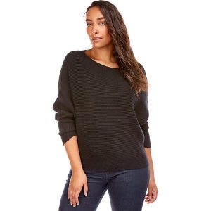 Sweter w kolorze czarnym. Czarne swetry oversize marki Cashmere Curve, z kaszmiru, z dekoltem w łódkę. W wyprzedaży za 108,95 zł.