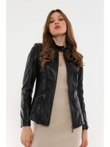 Basics & More Skórzana kurtka w kolorze czarnym rozmiar: XL. Czarne kurtki Basics & More, xl, bez wzorów, ze skóry, bez kaptura. Za 527,10 zł.