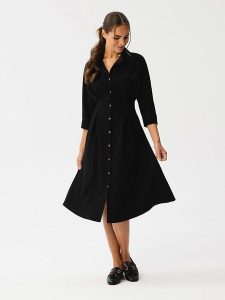 Stylove Sukienka w kolorze czarnym rozmiar: XL. Czarne sukienki Stylove, xl, bez wzorów, bez kołnierzyka, bez ramiączek, midi. Za 153,71 zł.