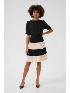 CULTURE Sukienka w kolorze czarnym rozmiar: L. Czarne sukienki Culture, na co dzień, l, bez wzorów, bez kołnierzyka, bez ramiączek, midi, proste. Za 173,99 zł.