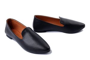 PIAZZA 830024-01 schwarz, półbuty damskie. Czarne balerinki Piazza, bez wzorów, ze skóry, bez obcasa, bez zapięcia. Za 319,90 zł.