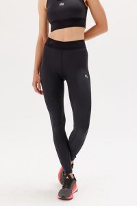 Damskie getry legginsy do biegania Rough Radical Icon Run Long. Czarne legginsy ROUGH RADICAL, bez wzorów, z dzianiny, długie. Za 143,92 zł.