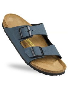 Birkenstock Klapki "Arizona" w kolorze błękitnym rozmiar: 43. Niebieskie klapki Birkenstock, bez wzorów, z otwartym noskiem, bez obcasa. Za 372,01 zł.