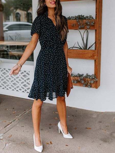 Milan Kiss Sukienka w kolorze czarnym rozmiar: M. Czarne sukienki Milan Kiss, na imprezę, m, bez wzorów, bez kołnierzyka, bez ramiączek, midi. Za 149,66 zł.