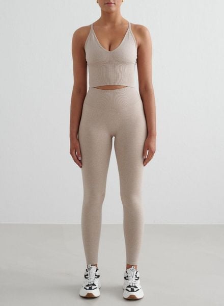 Damskie legginsy invisible scrunch, squat proof Shape Seamless beżowy melanż. Brązowe legginsy AIM'N, bez wzorów, z dzianiny, z podwyższonym stanem. Za 296,00 zł.