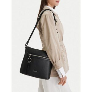 Torebka Lasocki. Czarne listonoszki Lasocki, bez wzorów, bez dodatków. Za 149,99 zł.