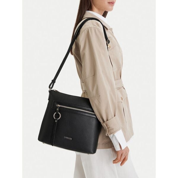 Torebka Lasocki. Czarne listonoszki Lasocki, bez wzorów, bez dodatków. Za 149,99 zł.