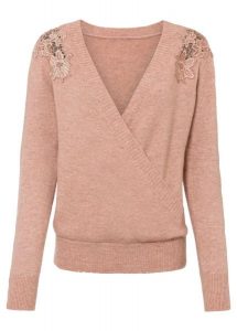 Sweter z koronkową wstawką. Czerwone swetry klasyczne bonprix, z koronki, bez kołnierzyka. Za 114,99 zł.