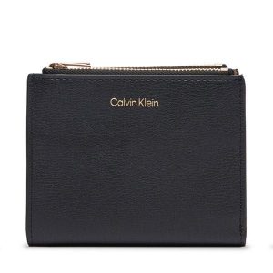 Portfel Calvin Klein. Czarne portfele Calvin Klein, bez wzorów. Za 245,99 zł.