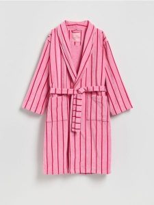 Szlafrok z paskiem - intensywny róż. Czerwone szlafroki Reserved, l, bez wzorów, z bawełny, bez kaptura. Za 159,99 zł.