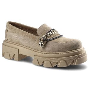 Półbuty damskie Carinii, wsuwany fason typu loafers cholewka ze skóry naturalnej zamszowej masywna traktorowa podeszwa gruba platforma ozdobny łańcuc. Brązowe półbuty Carinii, z aplikacjami, ze skóry, bez obcasa, na platformie, bez zapięcia. Za 309,00 zł.