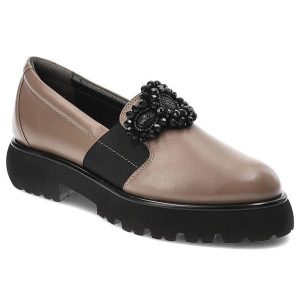 Brązowe Mokasyny Armodo Eleganckie Buty Damskie. Brązowe półbuty Armodo, z aplikacjami, ze skóry, bez obcasa, na obcasie, bez zapięcia. Za 399,00 zł.