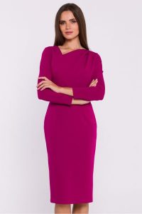 Elegancka sukienka ołówkowa z asymetrycznym dekoltem fiolet. Sukienki Stylove, s, bez wzorów, eleganckie, z asymetrycznym kołnierzem, bez ramiączek, asymetryczne. Za 359,00 zł.