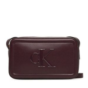 Torebka Calvin Klein. Czerwone listonoszki Calvin Klein, bez wzorów, bez dodatków. Za 299,99 zł.