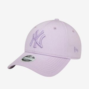 Czapka z daszkiem do baseballa New Era New York Yankees. Czapki New Era, bez wzorów, z bawełny, sportowe. W wyprzedaży za 99,99 zł.