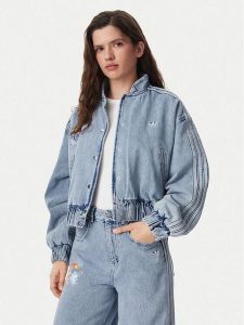 Adidas Kurtka jeansowa Care Bear KQ6747 Niebieski Regular Fit. Niebieskie kurtki ADIDAS, xs, bez wzorów, z jeansu, bez kaptura. Za 597,99 zł.