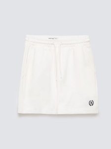 Szorty damskie dresowe z niewielkim haftem białe Meganta 100. Białe szorty Big Star, bez wzorów, z bawełny, klasyczne. Za 119,99 zł.