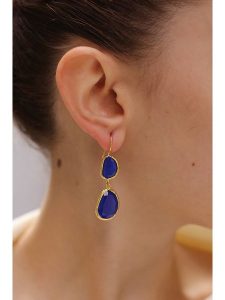 L'Atelier de Gaia Pozłacane kolczyki z elementami ozdobnymi rozmiar: onesize. Niebieskie kolczyki L'Atelier de Gaia, pozłacane. Za 65,23 zł.