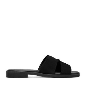 Klapki Lasocki. Czarne klapki Lasocki, bez wzorów, bez obcasa. Za 139,99 zł.