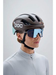 POC Okulary rowerowe "Devour Mid" w kolorze czarno-niebieskim rozmiar: onesize. Czarne okulary przeciwsłoneczne POC. Za 547,45 zł.