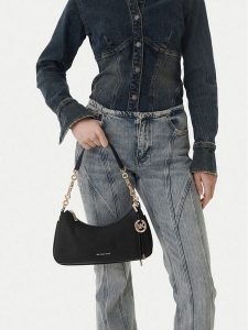 MICHAEL Michael Kors Torebka 32R6GY5W8L Czarny. Czarne torebki klasyczne MICHAEL Michael Kors, bez wzorów, ze skóry, bez dodatków. Za 691,99 zł.