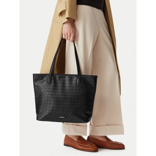 Torebka Lasocki. Czarne shopper bag Lasocki, bez wzorów, bez dodatków. Za 179,99 zł.