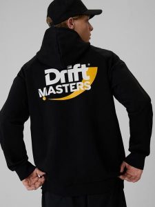 4F Bluza dresowa regular z kapturem uniseks 4F x Drift Masters - czarna XS. Czarne bluzy 4f, xs, bez wzorów, z dresówki, z kapturem. Za 279,99 zł.