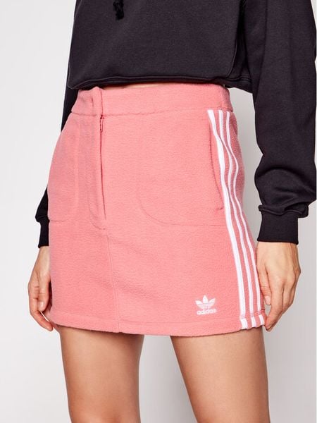 Adidas Spódnica mini adicolor Classics GN2801 Różowy Slim Fit. Czerwone spódnice ADIDAS, bez wzorów, z syntetyku, mini. Za 109,99 zł.