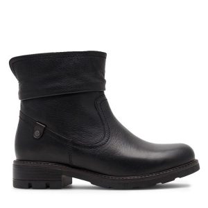 Botki Go Soft. Czarne botki Go Soft, bez wzorów, bez obcasa, na płaskiej podeszwie, bez zapięcia. Za 259,99 zł.