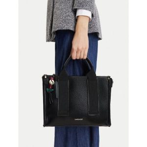 Torebka Lasocki. Czarne kuferki Lasocki, bez wzorów, bez dodatków. Za 229,99 zł.