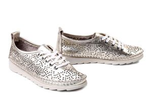 ARTIKER RELAKS 56C2610 złoty, półbuty damskie. Żółte półbuty Artiker Relaks, na lato, w ażurowe wzory, ze skóry, bez obcasa, bez zapięcia. Za 186,92 zł.