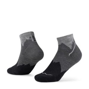 Skarpety turystyczne Buff Merino LIghtweight Quarter Sock LWQ3. Czarne skarpetki Buff, bez wzorów. Za 104,49 zł.