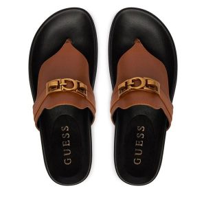 Japonki Guess. Brązowe klapki Guess, z aplikacjami, bez obcasa. Za 477,99 zł.