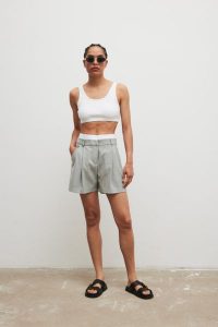 Eleganckie szorty z wiskozą w kolorze SZARYM - ORIO-XL. Szare szorty Marsala, bez wzorów, z bawełny, eleganckie. Za 319,90 zł.