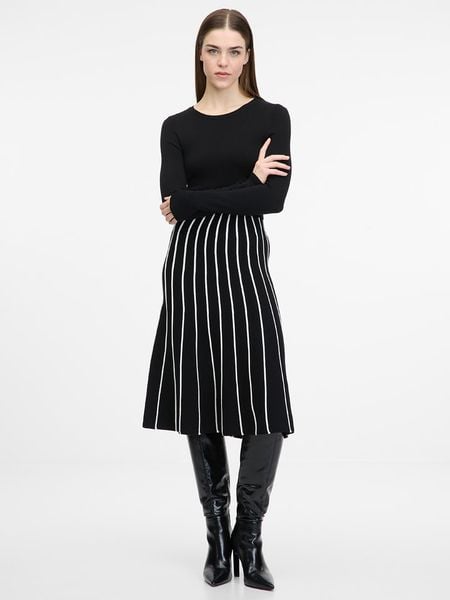 Orsay Sukienka w kolorze czarnym rozmiar: S. Czarne sukienki Orsay, s, bez wzorów, bez kołnierzyka, bez ramiączek, maxi. Za 82,83 zł.