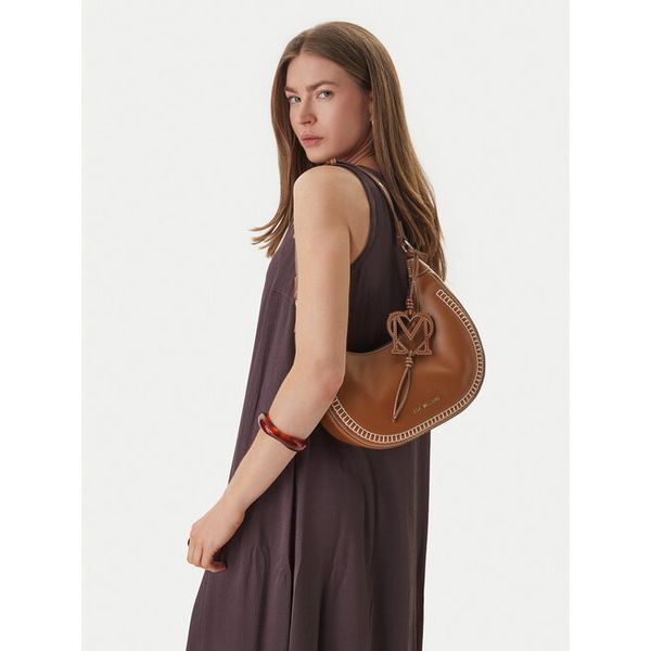 Torebka LOVE MOSCHINO. Brązowe torebki klasyczne LOVE MOSCHINO, bez wzorów, bez dodatków. Za 599,99 zł.