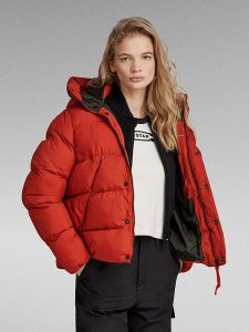 G-Star Kurtka pikowana w kolorze czerwonym rozmiar: XL. Czerwone kurtki G-Star, s, bez wzorów, z materiału, bez kaptura. Za 346,99 zł.