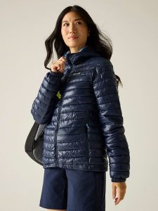 Regatta Kurtka pikowana "Hurden" w kolorze granatowym rozmiar: 38. Niebieskie kurtki Regatta, bez wzorów, bez kaptura. Za 186,19 zł.