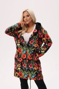 Bluza z kapturem MAKOVSKA - print w maki na czarnym tle PLUS SIZE XXL OVERSIZE JESIEŃ. Czarne bluzy Moda Size Plus Iwanek, na jesień, plus size, bez wzorów, z bawełny, z kapturem. Za 329,90 zł.