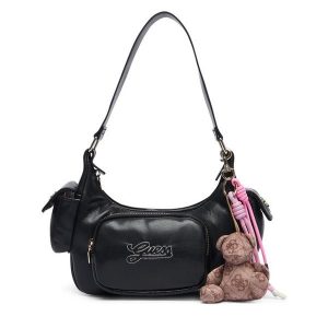 Torebka Guess. Czarne torebki klasyczne Guess, z aplikacjami, bez dodatków. Za 383,99 zł.