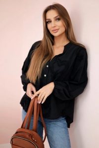 Bluzka bawełniana koszulowa w serca czarna. Czarne bluzki KESI, l, bez wzorów, z bawełny, eleganckie, bez kołnierzyka, bez ramiączek. Za 179,81 zł.