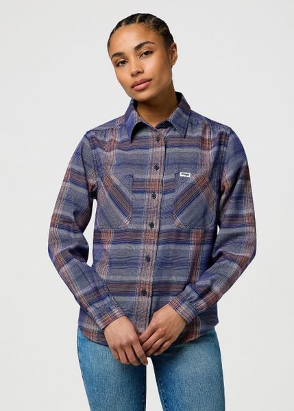 DAMSKA KOSZULA WRANGLER FEMME WESTERN SHIRT EARTH RED 112370788. Czerwone koszule Wrangler, s, bez wzorów, bez kołnierzyka, bez ramiączek. Za 159,99 zł.