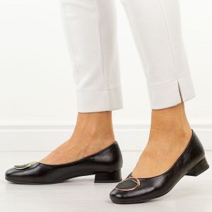 Czarne czółenka damskie M.Daszyński Sa268-8. Czarne czółenka M.Daszyński, z aplikacjami, ze skóry, bez obcasa, na obcasie, bez zapięcia. Za 189,00 zł.