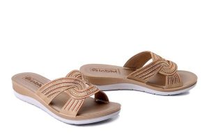 INBLU BV-47 026 piaskowy, klapki damskie. Brązowe klapki Inblu, bez wzorów, bez obcasa, na koturnie. Za 77,99 zł.