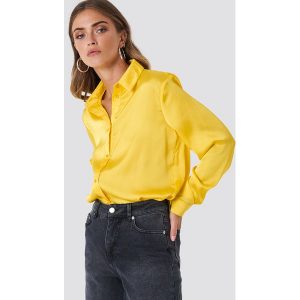 NA-KD Satynowa koszula z długim rękawem - Yellow. Koszule marki NA-KD. W wyprzedaży za 40,47 zł.