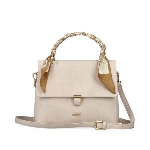 RIEKER H1605-60 beige, torebka, kuferek damski. Brązowe torebki klasyczne Rieker, bez wzorów, ze skóry ekologicznej, bez dodatków. Za 239,90 zł.