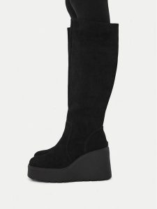 Badura Kozaki C-JANE-HY60195-15 Czarny. Czarne kozaki Badura, bez wzorów, ze skóry, bez obcasa, na koturnie, bez zapięcia. Za 349,99 zł.
