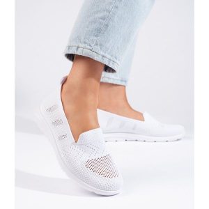 Białe tekstylne slip on damskie. Białe balerinki bez wzorów, bez obcasa, bez zapięcia. Za 95,08 zł.